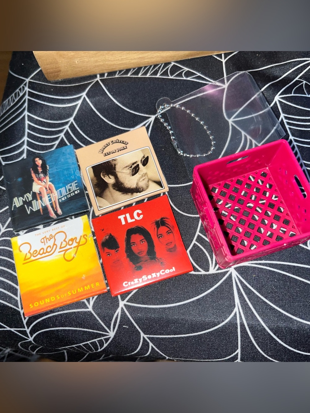 Miniverse mini vinyl records (amy winehouse, elton john, tlc, the beach boys)